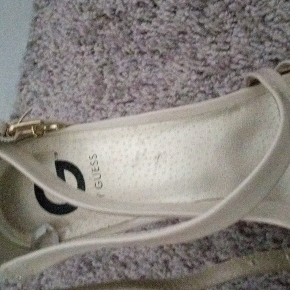 I'm selling a Guess size 8.5 cream colored platform heels.👠 - Picture 6 of 7